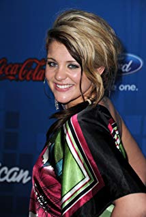 How tall is Lauren Alaina?